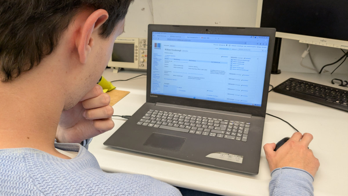 Eines der Projekte beim Open-Data-Montag – Datenpflege bei Wikidata.