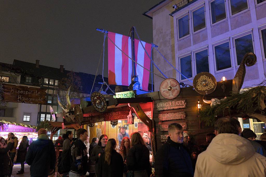 So wie auch das Titelbild des Monatsberichtes ist dieses Bild eines der ersten, das den Weihnachtsmarkt Neu-Ulm auf Wikimedia Commons zeigt.